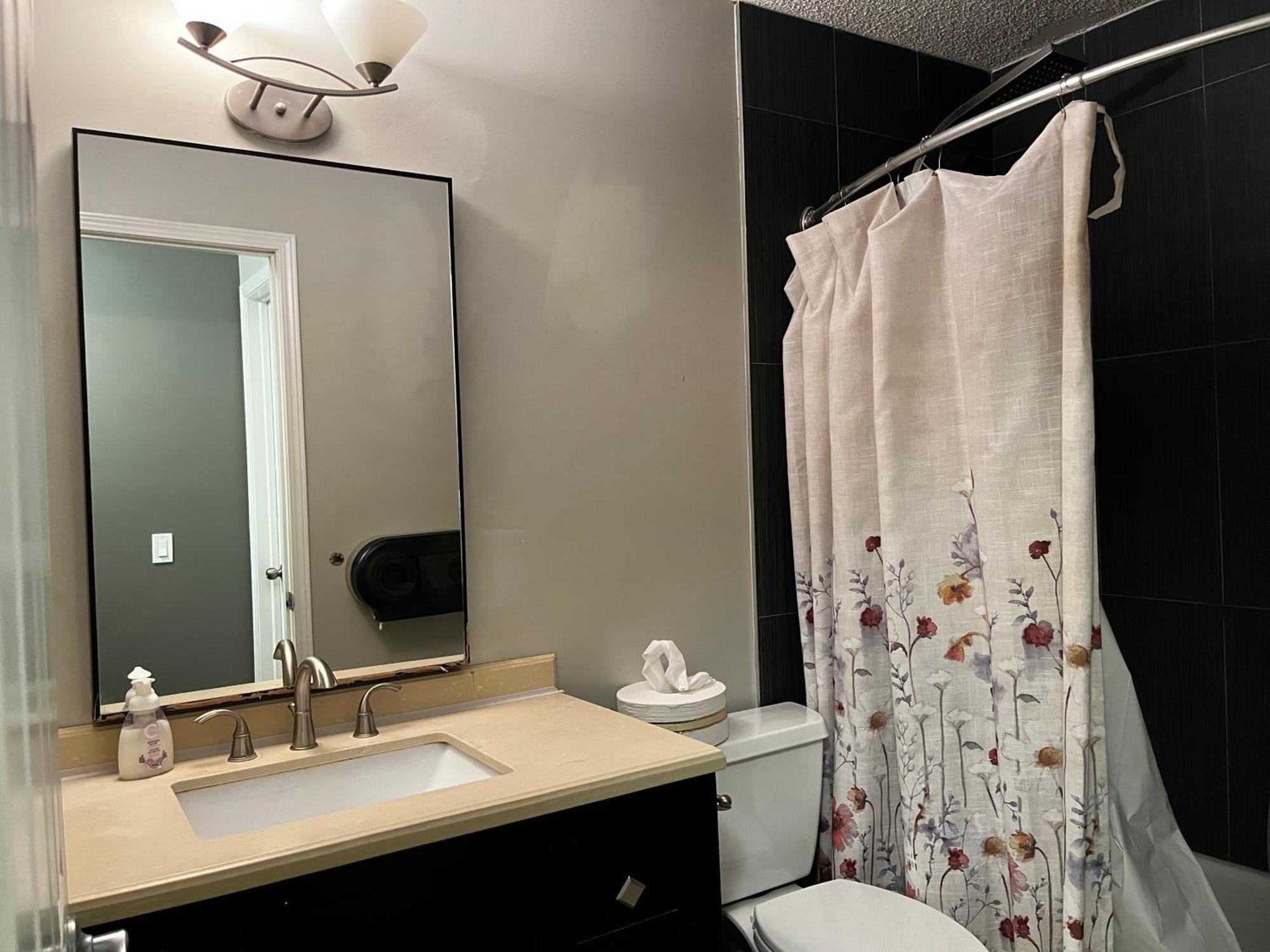 Citadel Cozy Quilt Private Bedroom YYC المظهر الخارجي الصورة